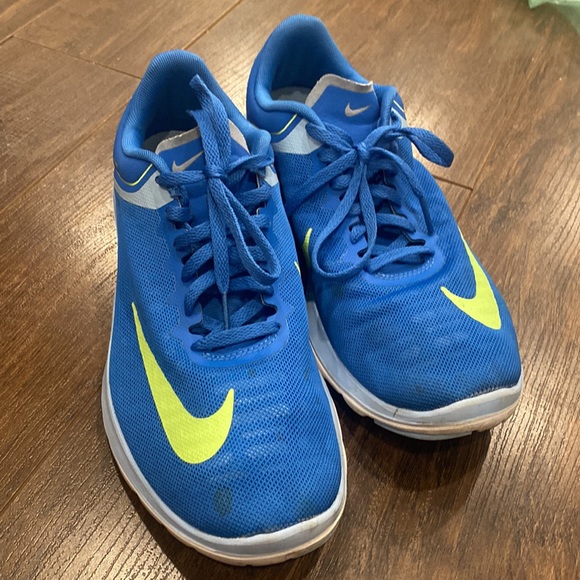 Running Nike sneakers size 7 - Picture 4 of 8